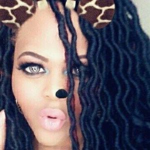 Meet your Posher, Tia